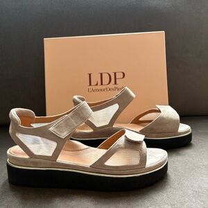 L'Amour Des Pieds Arna Comfort Sandal size 8.5